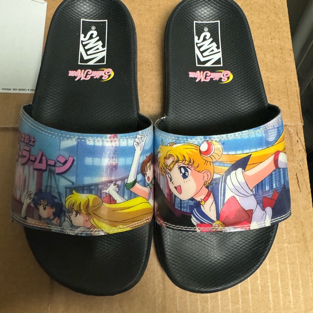 Vans la costa slide on pretty guardian sailor moon size 6, amazing condition